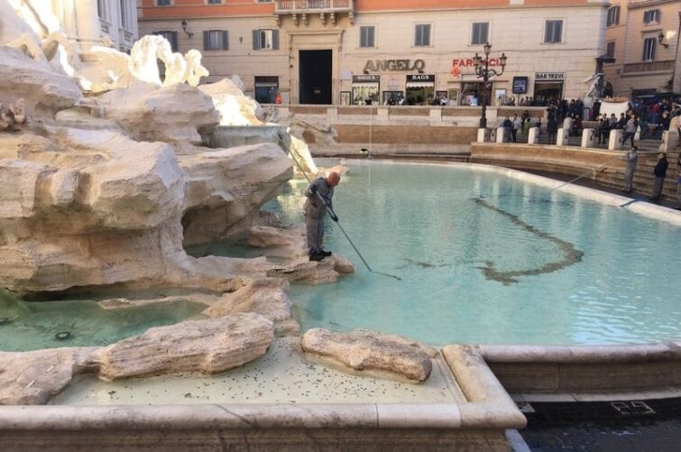 Où vont les pièces jetées dans la fontaine de Trevi à Rome