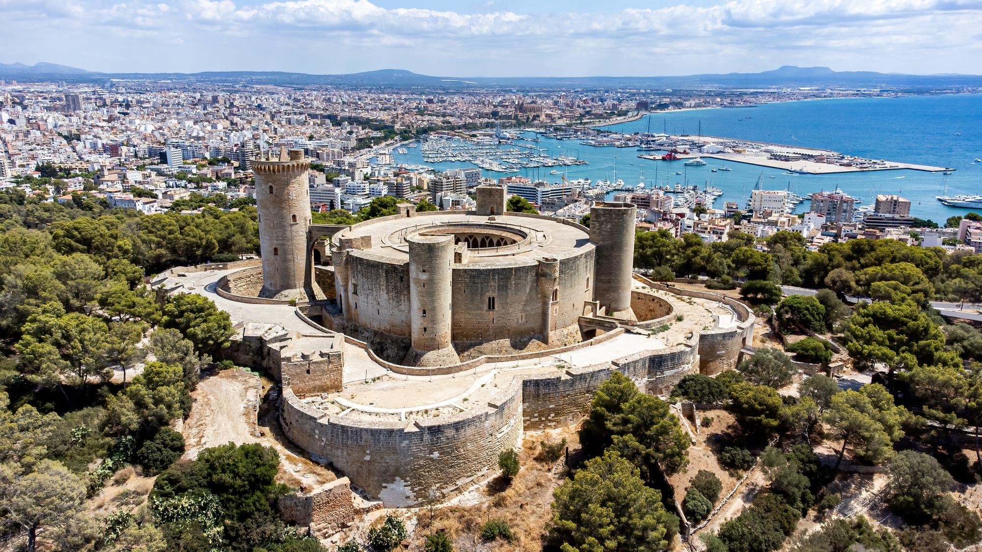 Les Plus Beaux Monuments Historiques Visiter Aux Les Bal Ares