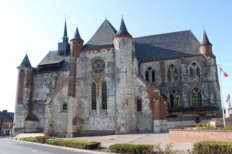 église fortifiée Saint-Martin à Montcornet