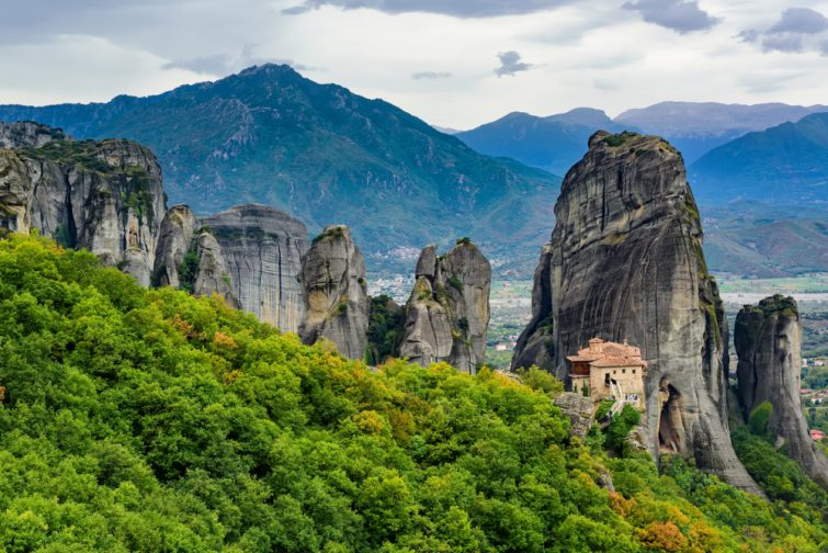Vue panoramique sur un des monastères des Météores, Grèce