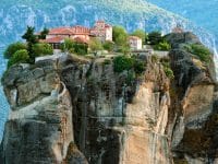 Visiter les Monastères des Météores en Grèce : guide complet