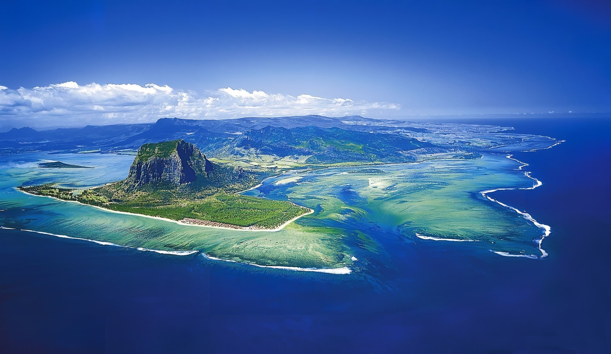 The Illusionary Underwater Waterfall of Mauritius