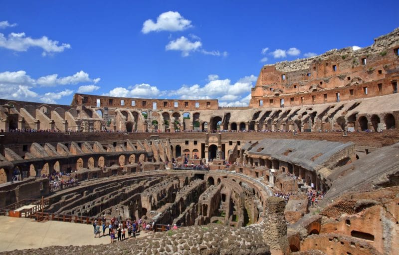 Les gradins du Colisée de Rome, Italie