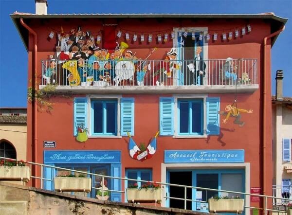 Patrick Commecy trompe l'oeil facade peinture Vaux-en-Beaujolais