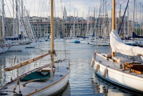 Vieux Port de Marseille avec bateaux et bâtiments historiques