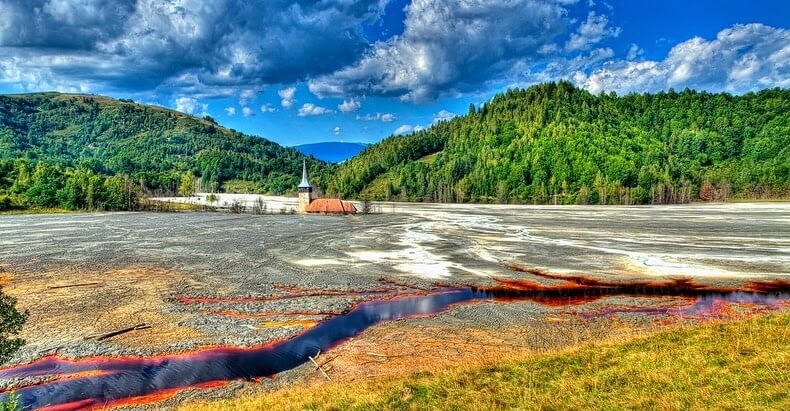 Geamana toxic lake, Romania