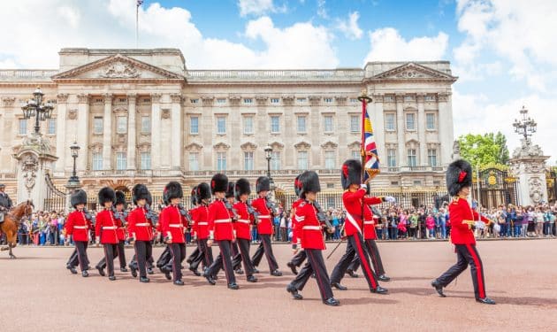 La relève de la garde, à Buckingham Palace