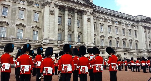 relève de la garde buckingham musique games of thrones