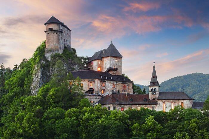 23 châteaux les plus beaux et magnifiques au monde