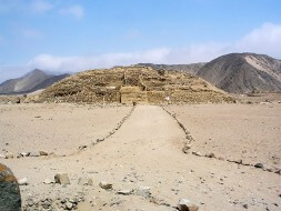 Caral cité précolombienne, pyramides, Lima
