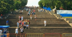 Montez les marches de l'Escalier du Potemkine à Odessa