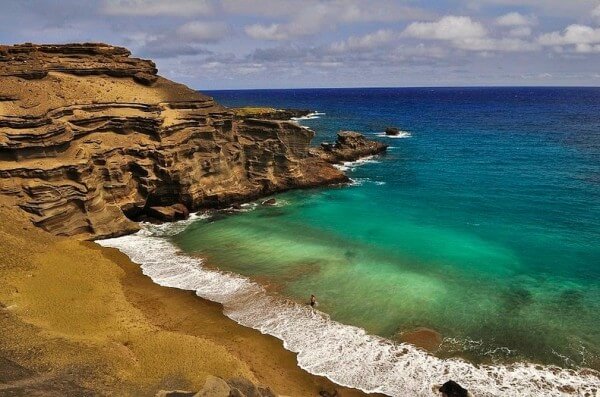La plage de Papakolea et son sable vert à Hawaï