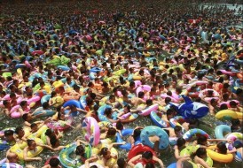 Piscines bondées en Chine, eau sale, trop de baigneurs