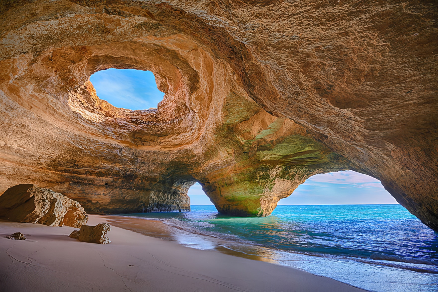 Discover the 16 most beautiful and unusual beaches in the world