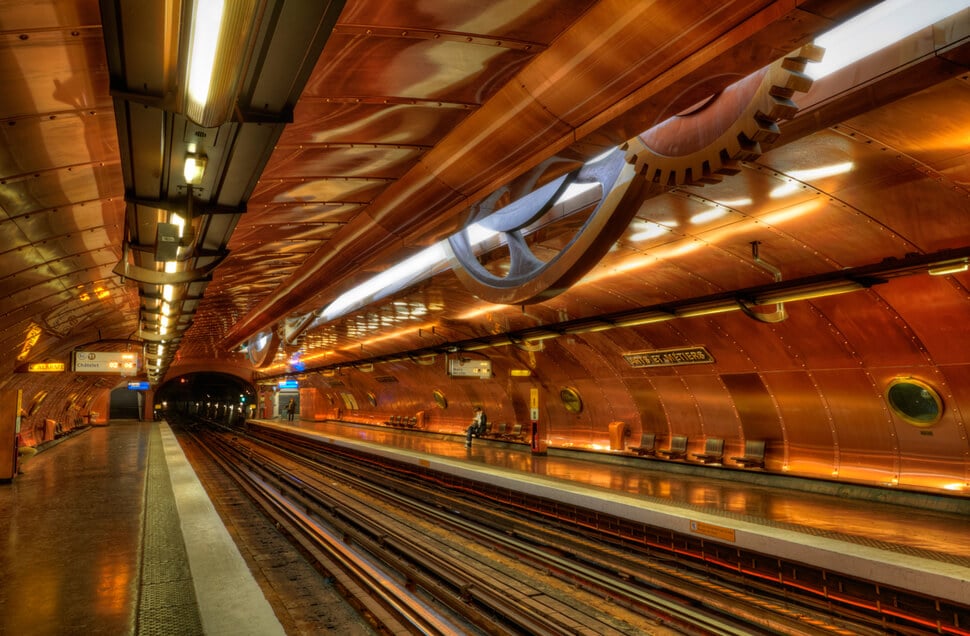 Plus belles stations de métro au monde, œuvres d'art
