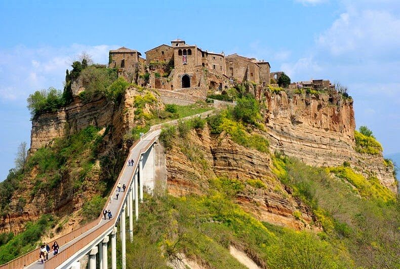Civita di Bagnoregio, village perché et abandonné en Italie