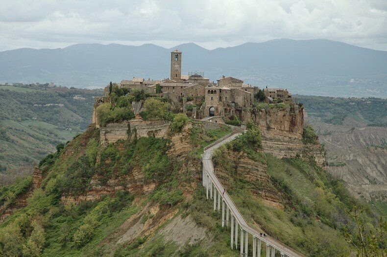 Civita di Bagnoregio, village perché et abandonné en Italie