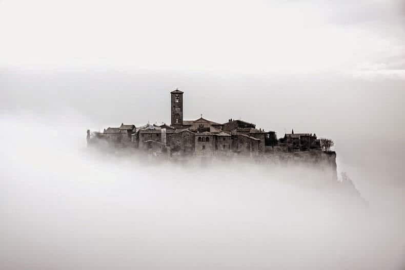 Civita di Bagnoregio, village perché et abandonné en Italie