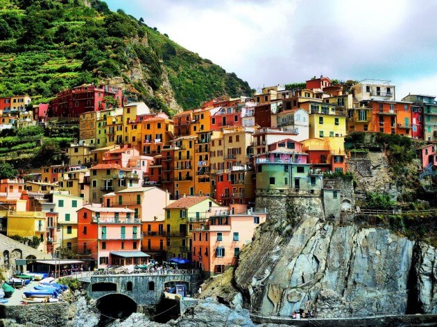 20 des plus beaux villages à flanc de falaise