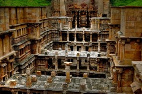 Rani-ki-Vav, le puits à degrés de la Reine, en Inde