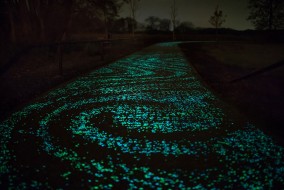 Van Gogh, La Nuit Etoilée, piste cyclable phosphorescente, Pays-Bas, Daan Roosengaarde