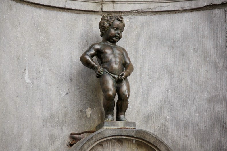 Manneken-Pis Bruxelles Statue qui pisse