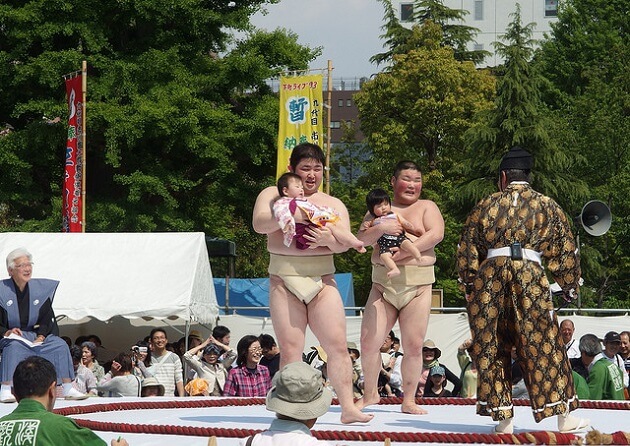 Cri bébés, Naki Sumo, Japon