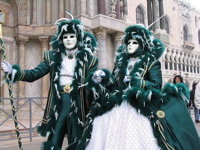 Carnaval de Venise, comment y participer