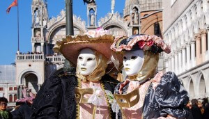 Comédien en costume au Carnaval de Venise lors d'une visite guidée