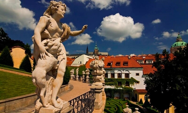 Statue dans le Mala Strana à Prague