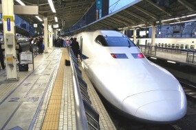 Shinkansen en gare de Tokyo