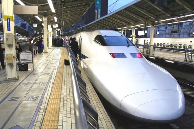 Shinkansen en gare de Tokyo