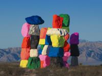Seven Magic Moutains, oeuvre d'art colorée