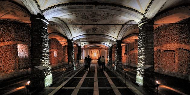 Capela dos Ossos : la chapelle d’Evora constituée de milliers d’os humains