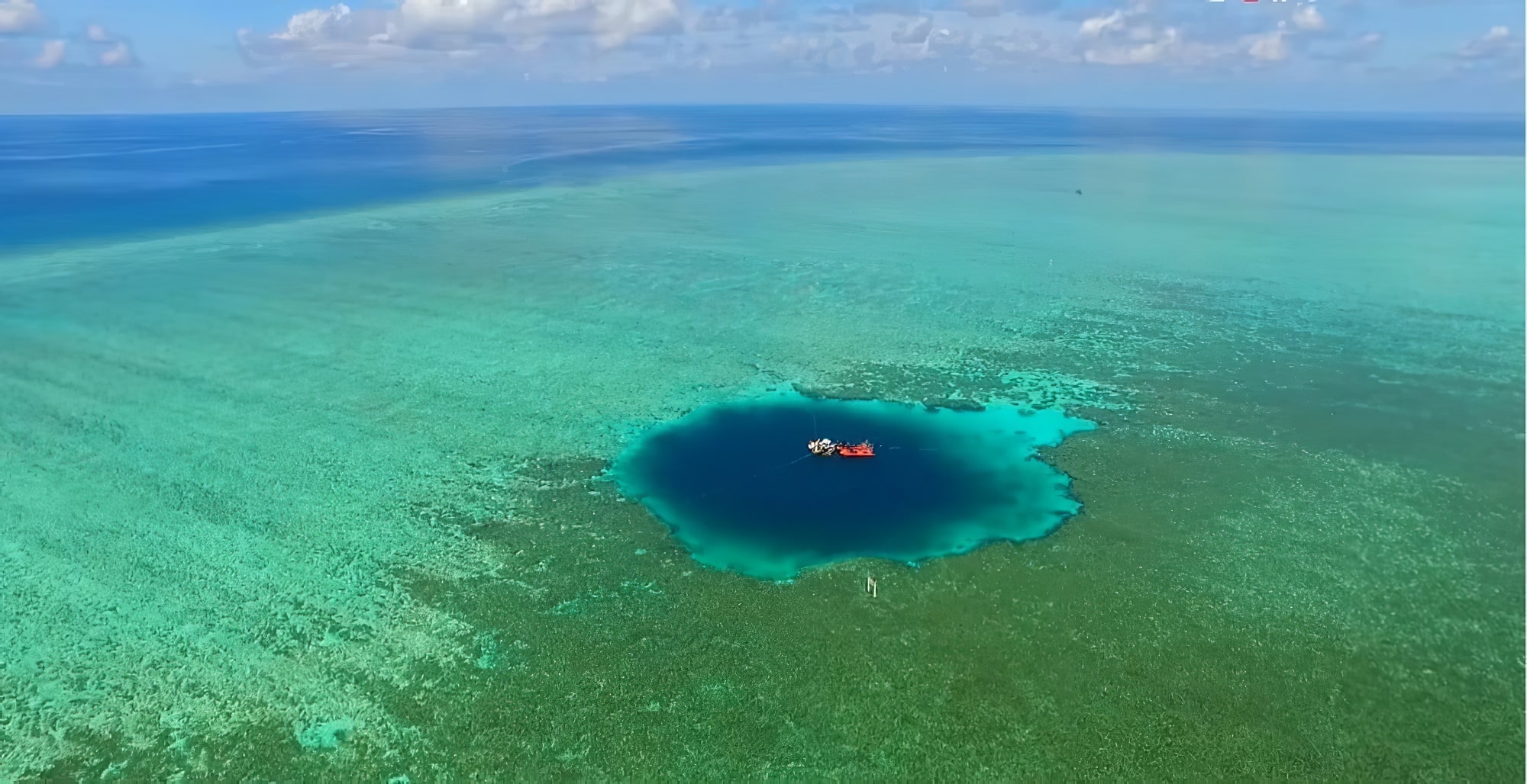 Discover : The Dragon Hole, the deepest blue hole in the world, China