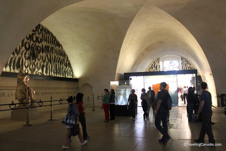 Visiter l'Arc de Triomphe et monter au sommet, sans faire la queue