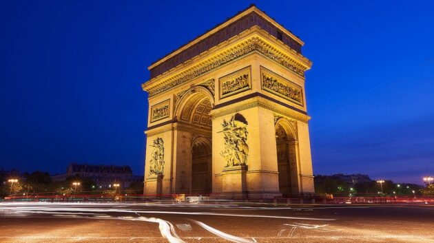 Arc de Triomphe de nuit