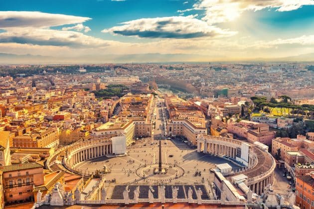 Vue aérienne de Rome et de la place du Vatican