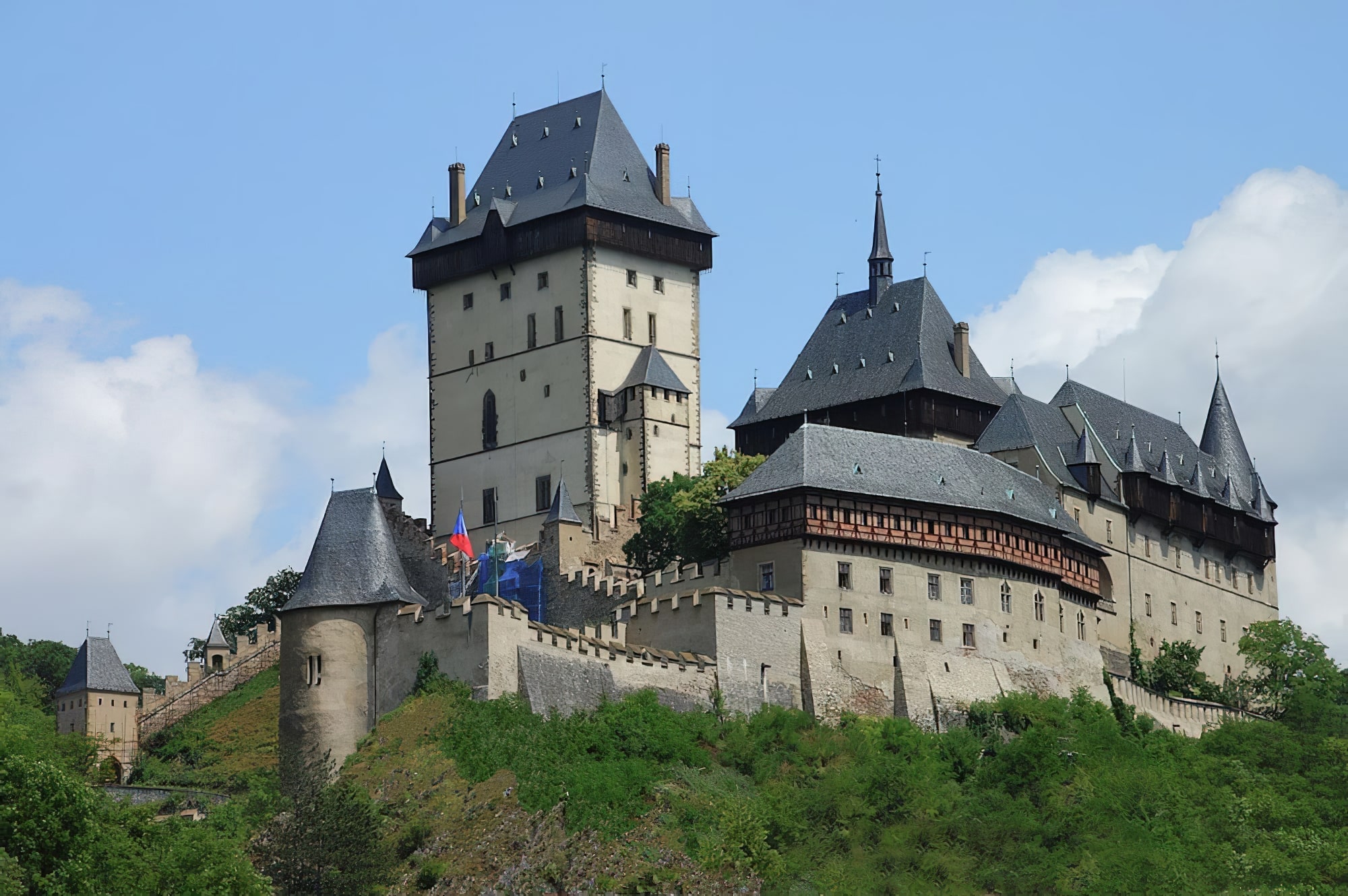 Visiter le château fort de Karlstejn depuis Prague