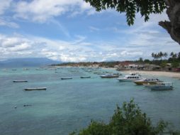 plage tropicale à Lombok avec eau turquoise et sable blanc