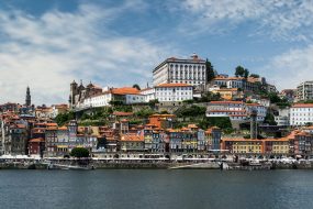 vue pittoresque de Porto avec ses bâtiments colorés