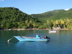vue panoramique sur la ville côtière de Bouillante en Guadeloupe