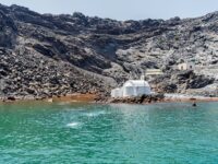 Visiter le cratère Néa Kameni à Santorin