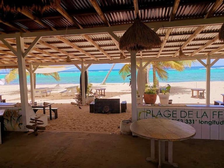 Les 12 meilleurs bars de plage où boire un verre en Guadeloupe