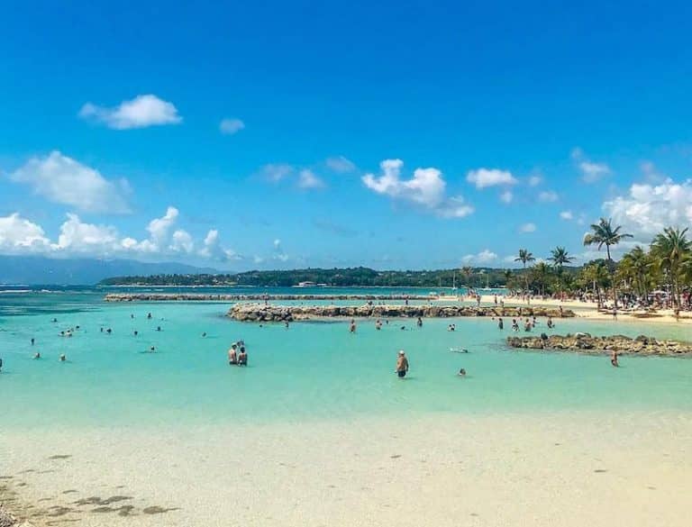 Les 12 meilleurs bars de plage où boire un verre en Guadeloupe