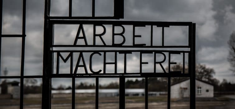 Berlin - Camp de Sachsenhausen entrée Arbeit macht frei