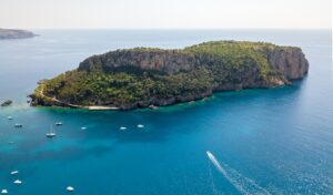 L’Île Dino en Italie : l’idyllique retraite calabraise d’une famille milliardaire