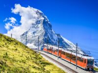 decouvrir et voyager en train en europe avec montagnes zermatt