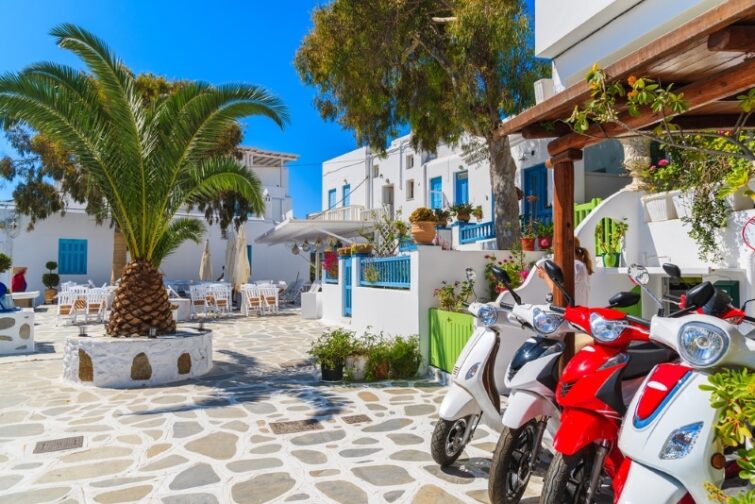 Où et comment louer un scooter à Paros