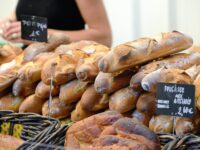 marchés de france - vente de pains et fougasses